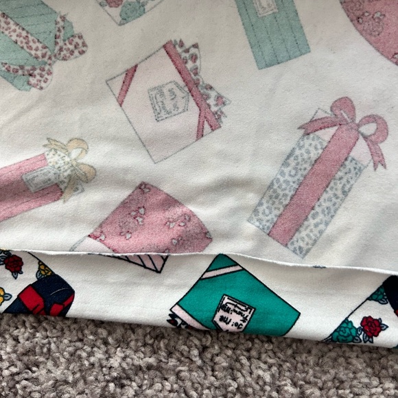 Secret Treasures Women’s PJ Set w Presents
Holiday Christmas 

Size XL - Picture 9 of 9